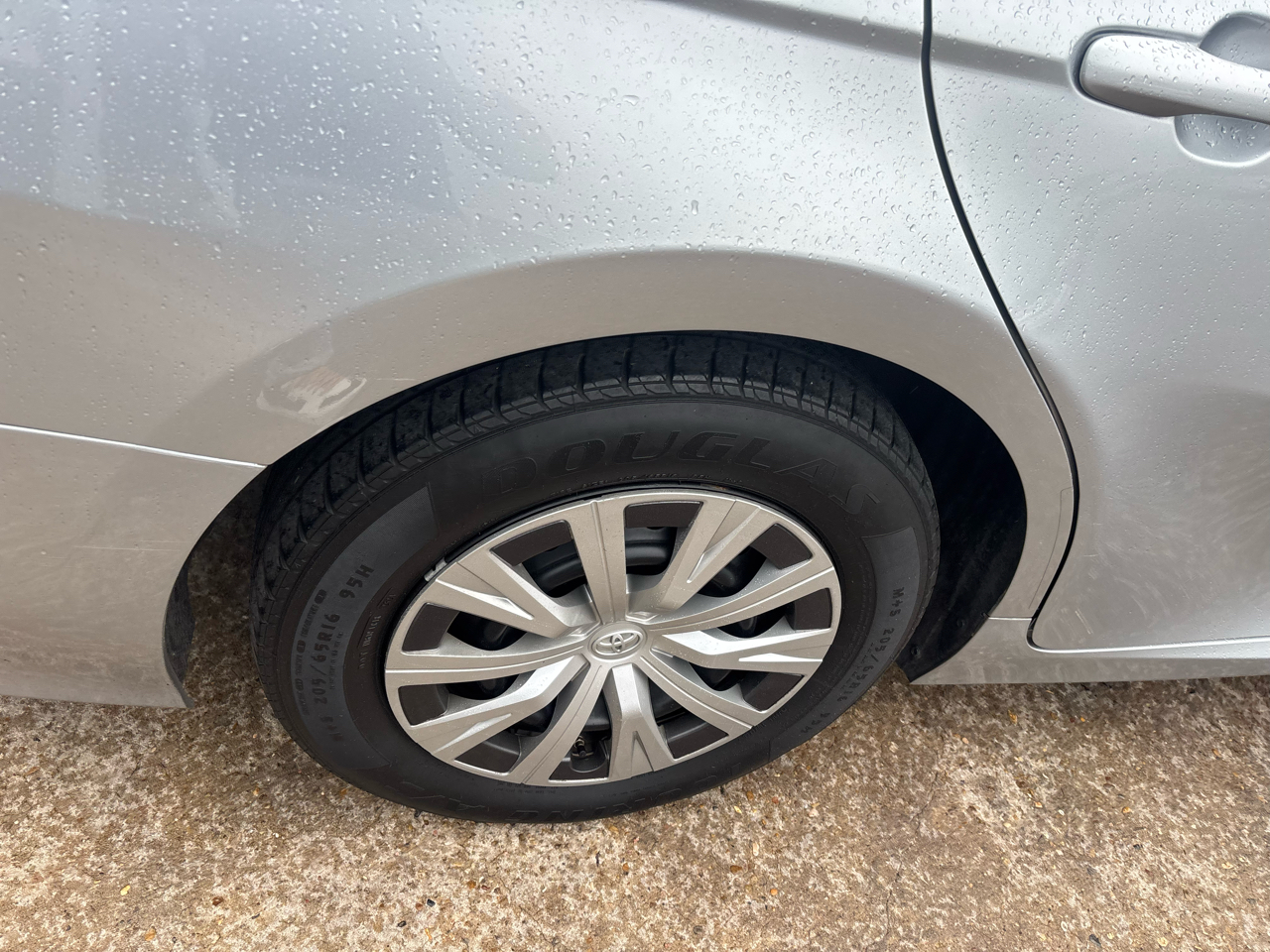 Toyota Camry Hybrid LE CVT (Natl) 2023