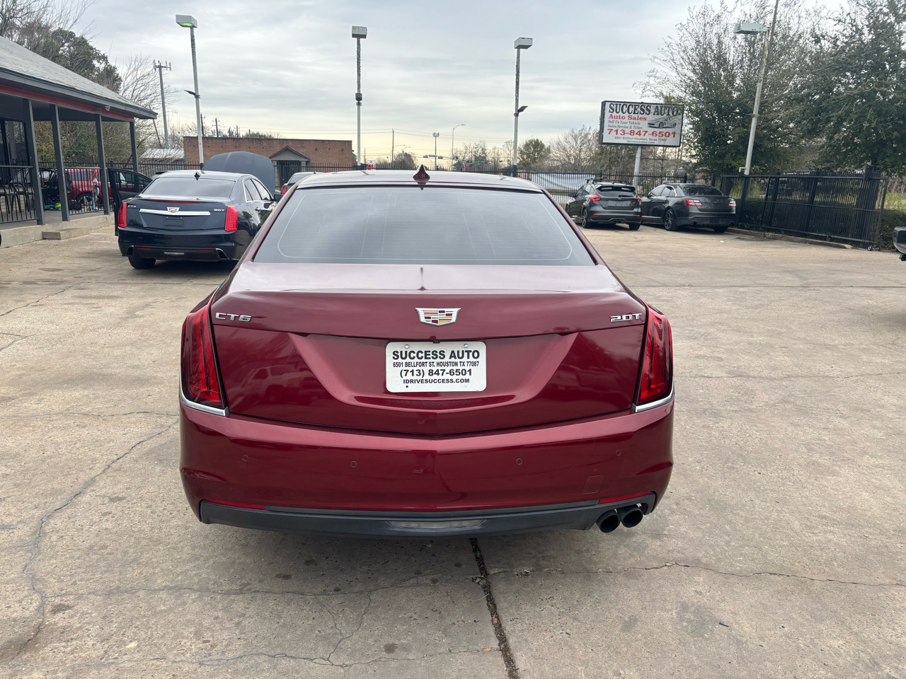 Cadillac CT6 4dr Sdn 2.0L Turbo RWD 2017