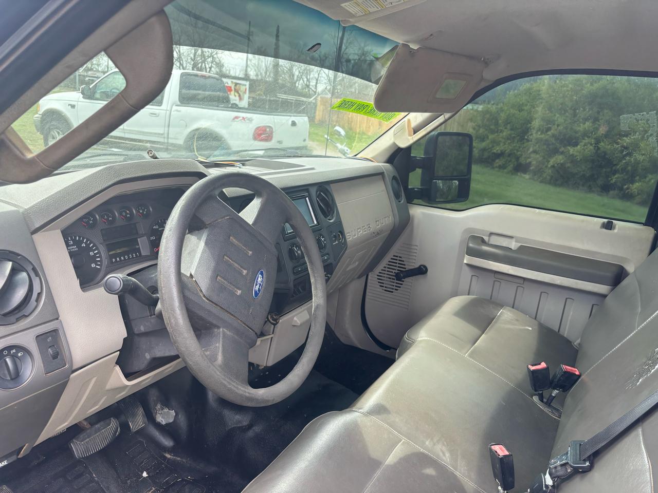 Ford Super Duty F-350 DRW 2WD Reg Cab 141" WB 60" CA XL 2009