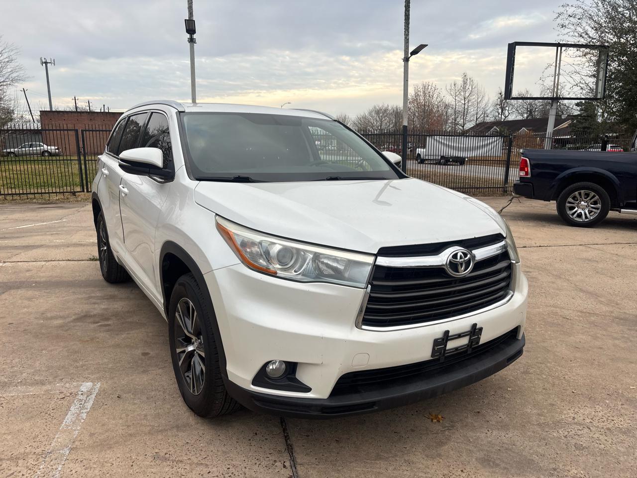Toyota Highlander FWD 4dr V6 XLE (Natl) 2016