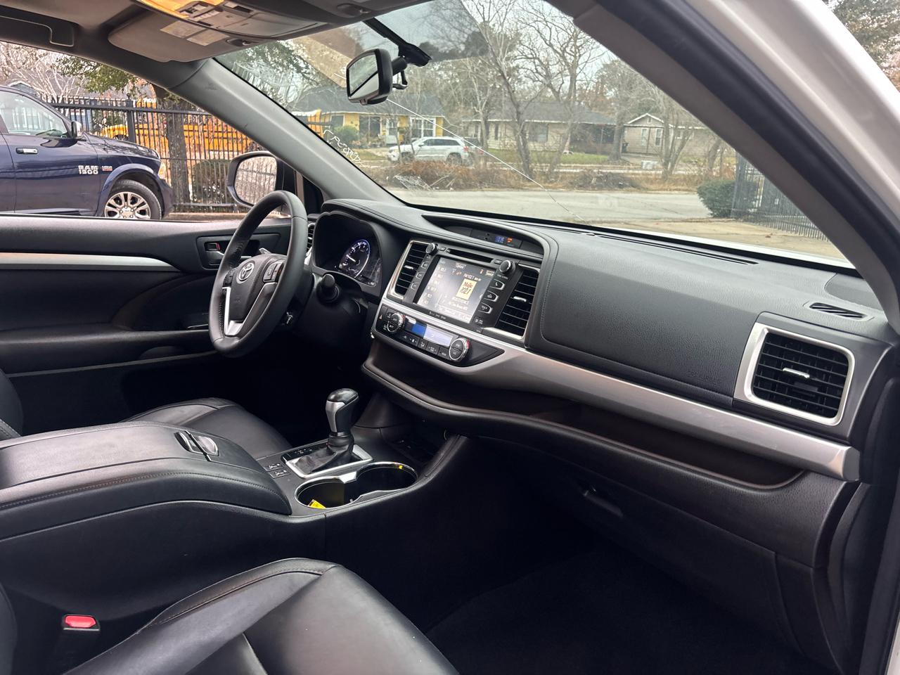 Toyota Highlander FWD 4dr V6 XLE (Natl) 2016