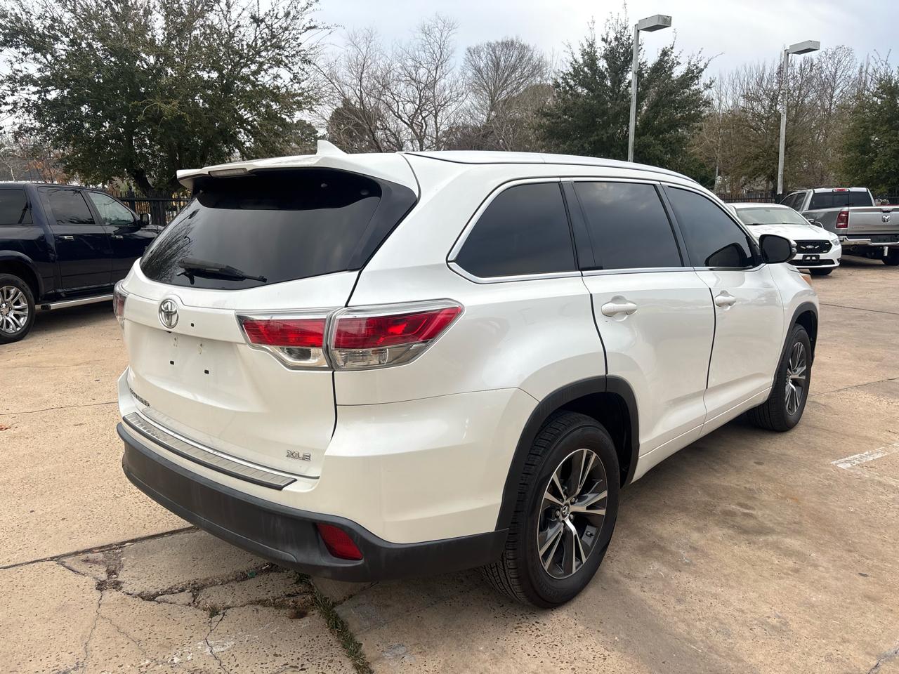 Toyota Highlander FWD 4dr V6 XLE (Natl) 2016