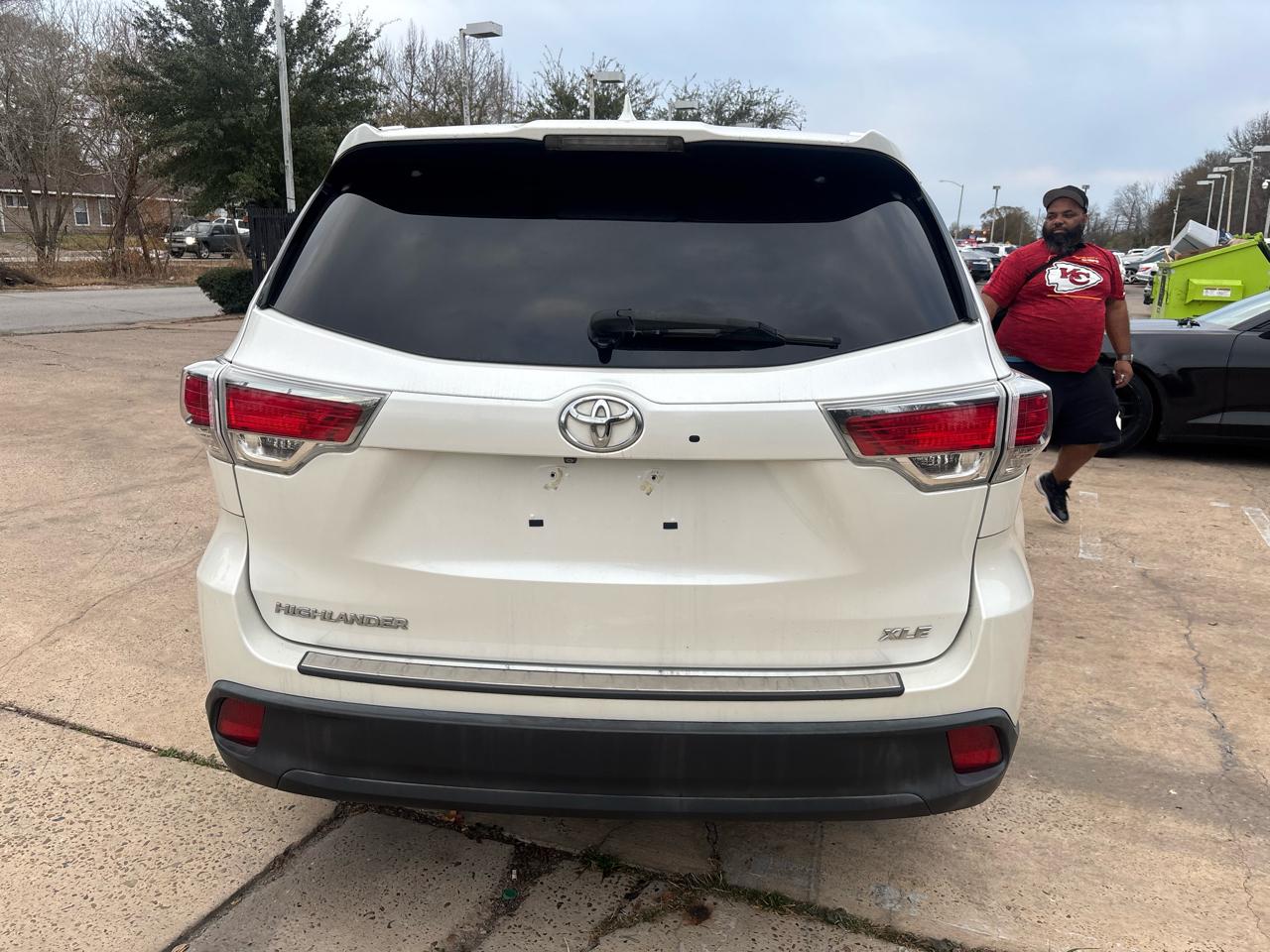 Toyota Highlander FWD 4dr V6 XLE (Natl) 2016