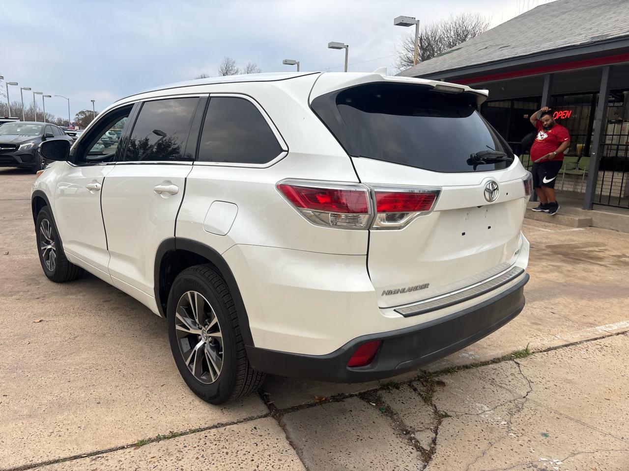 Toyota Highlander FWD 4dr V6 XLE (Natl) 2016