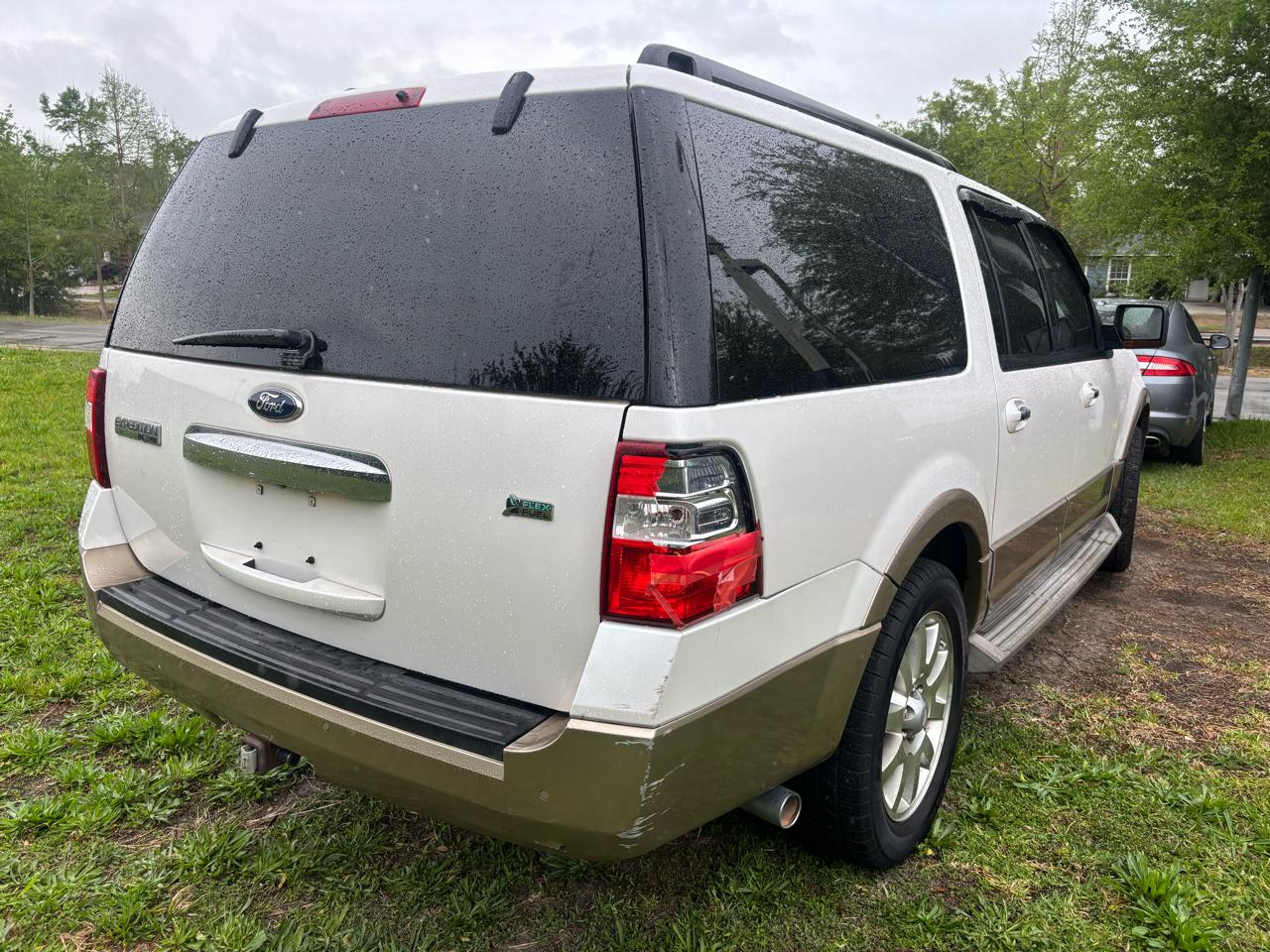 Ford Expedition EL 2WD 4dr XLT 2011