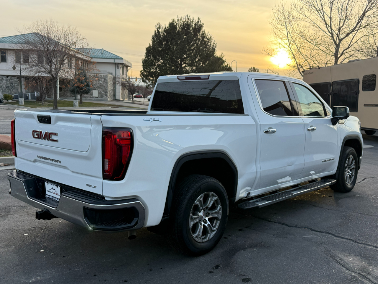 GMC Sierra 1500 4WD Crew Cab 147" SLT 2024