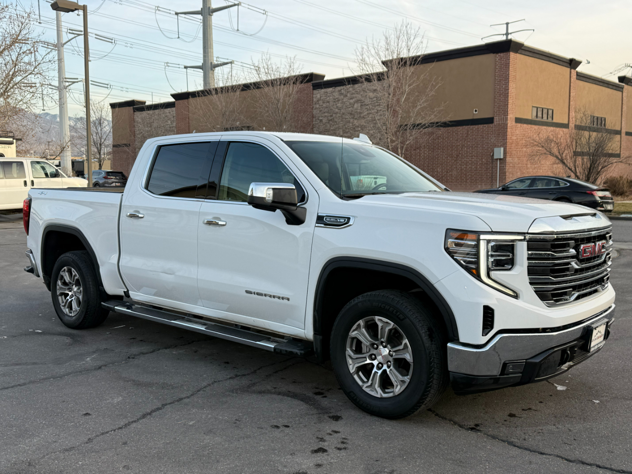 GMC Sierra 1500 4WD Crew Cab 147" SLT 2024