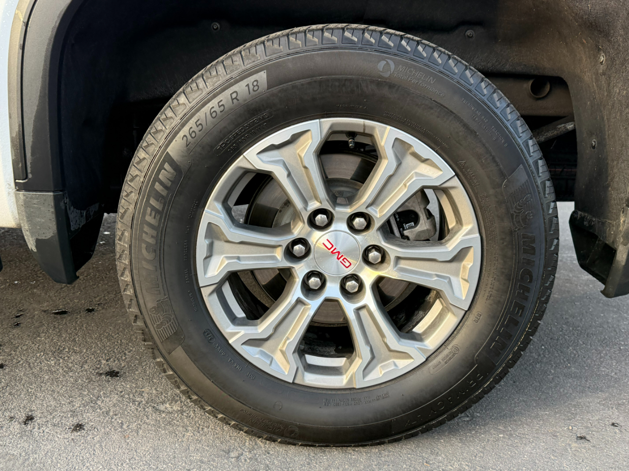 GMC Sierra 1500 4WD Crew Cab 147" SLT 2024