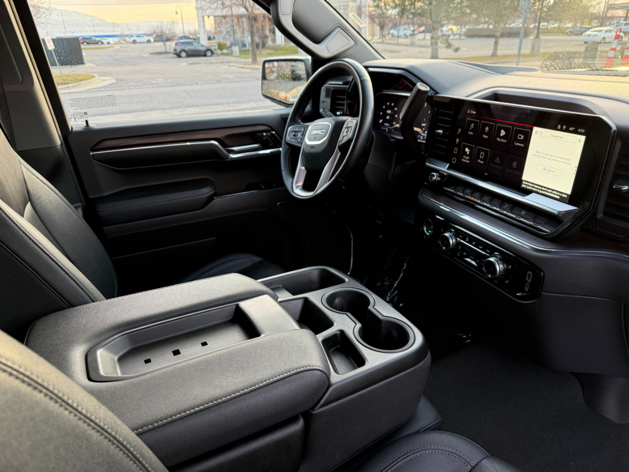 GMC Sierra 1500 4WD Crew Cab 147" SLT 2024