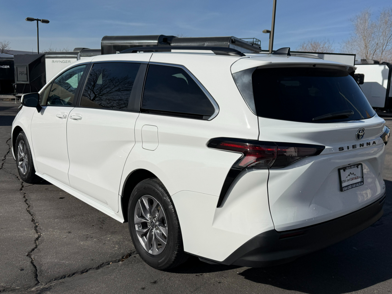 Toyota Sienna LE FWD 8-Passenger (Natl) 2024