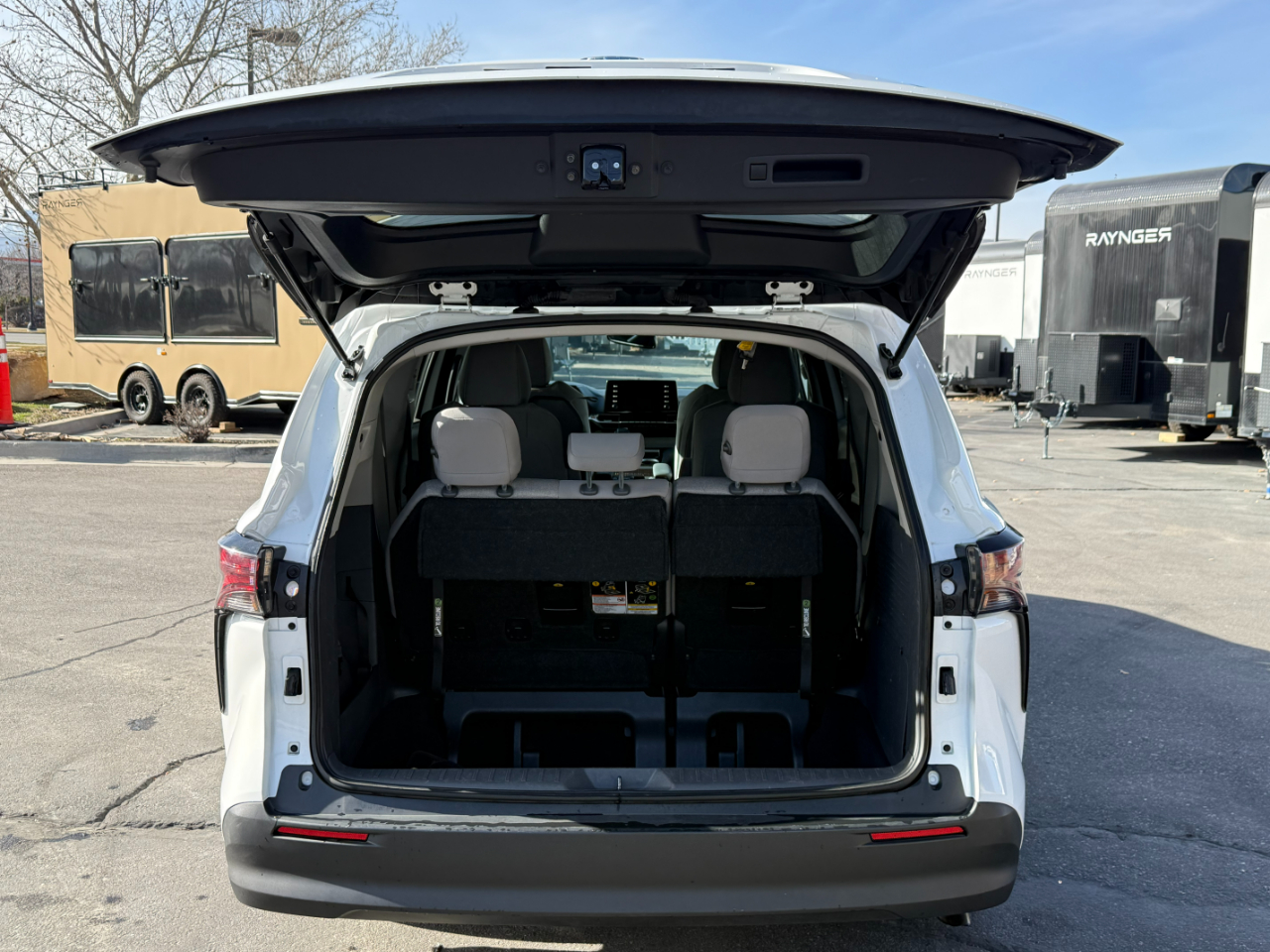 Toyota Sienna LE FWD 8-Passenger (Natl) 2024