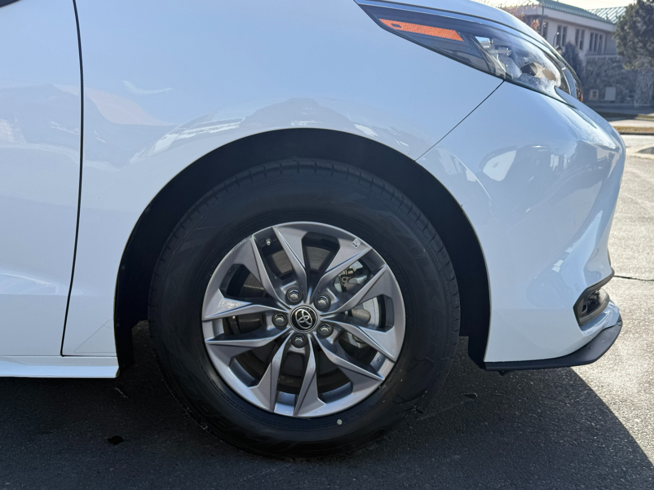 Toyota Sienna LE FWD 8-Passenger (Natl) 2024