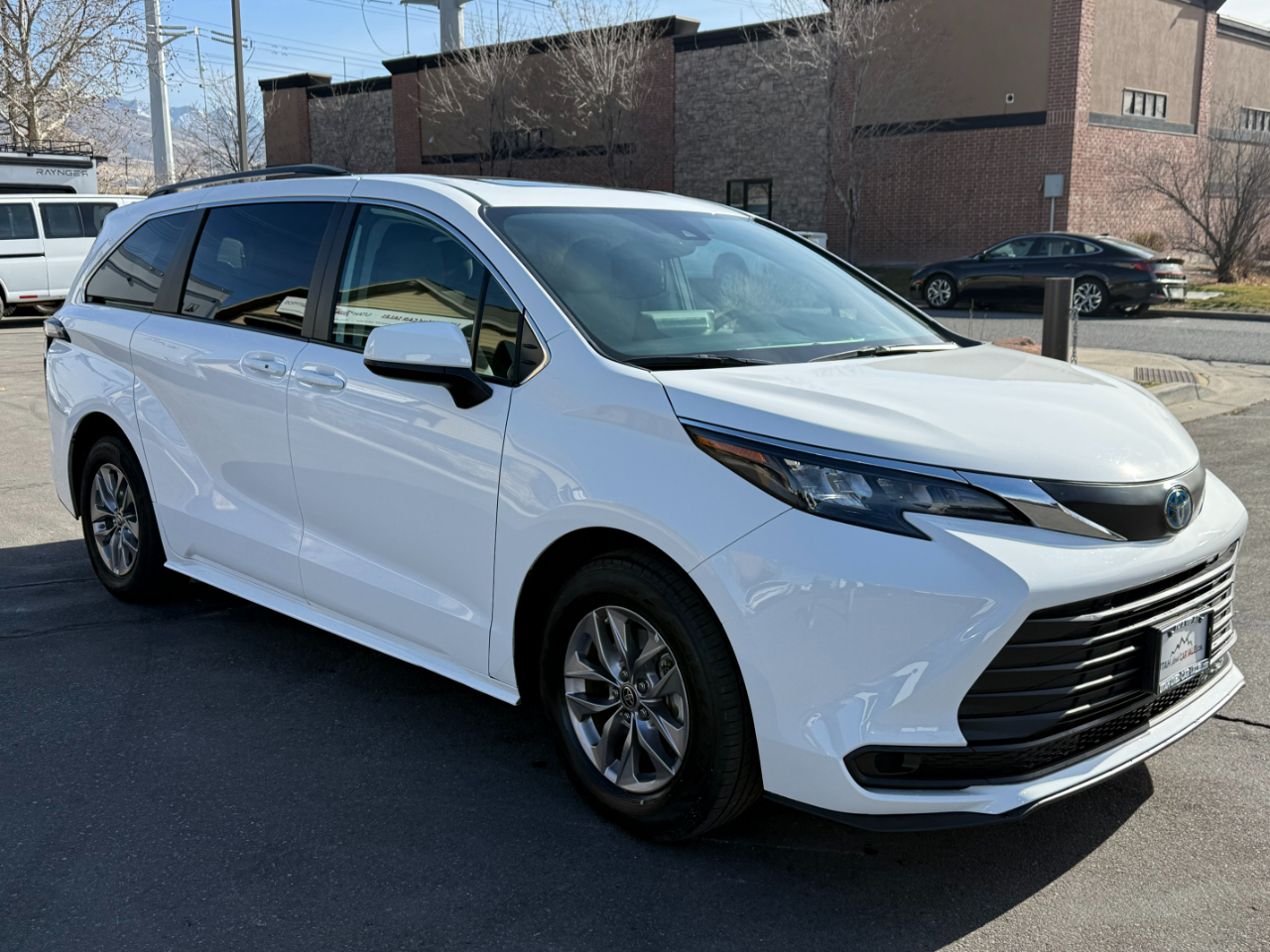 Toyota Sienna LE FWD 8-Passenger (Natl) 2024