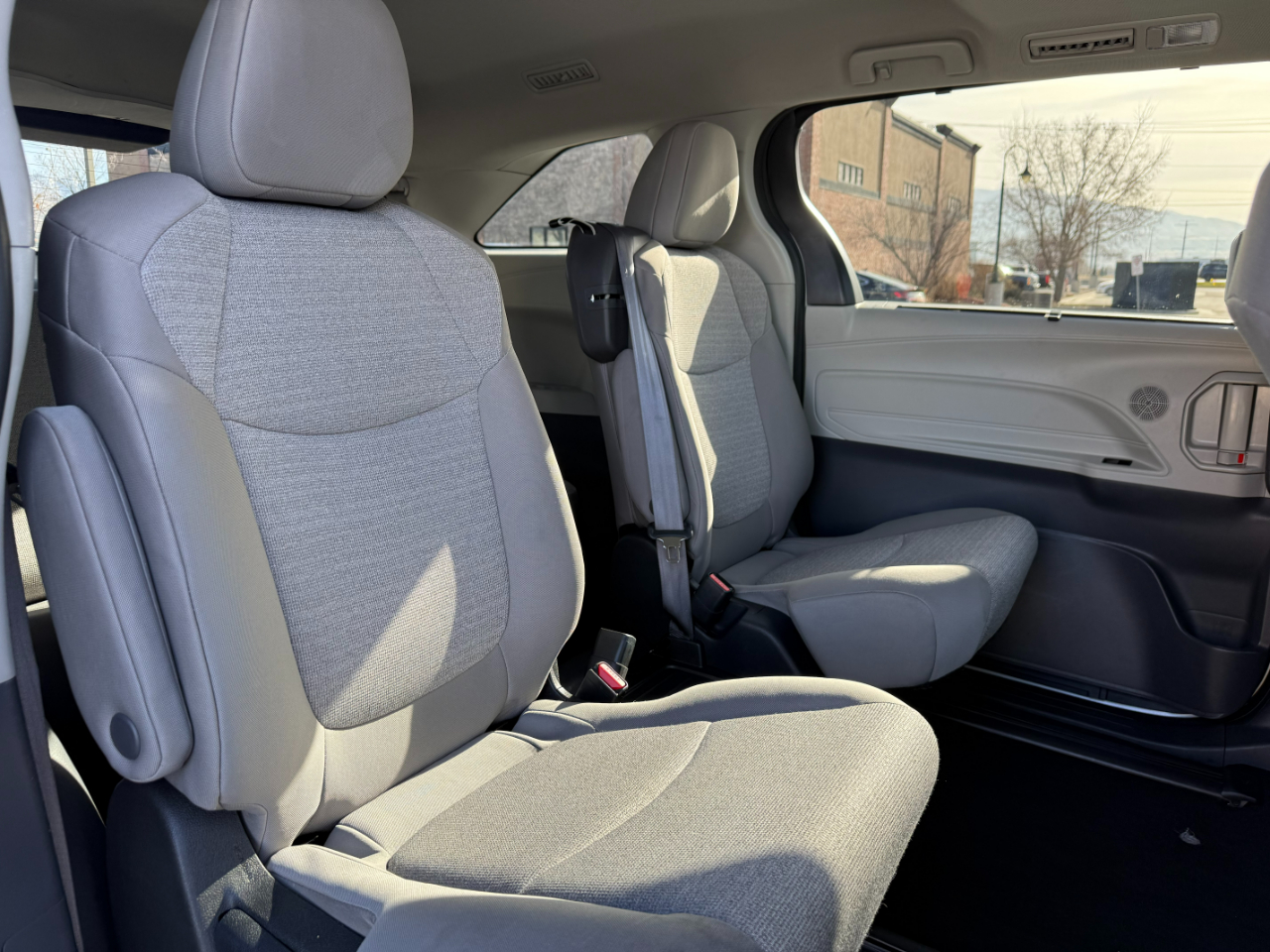 Toyota Sienna LE FWD 8-Passenger (Natl) 2024