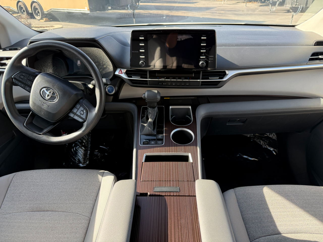 Toyota Sienna LE FWD 8-Passenger (Natl) 2024