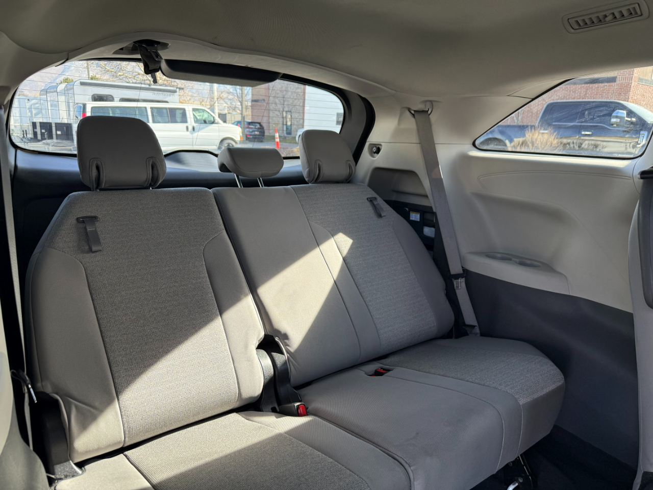 Toyota Sienna LE FWD 8-Passenger (Natl) 2024