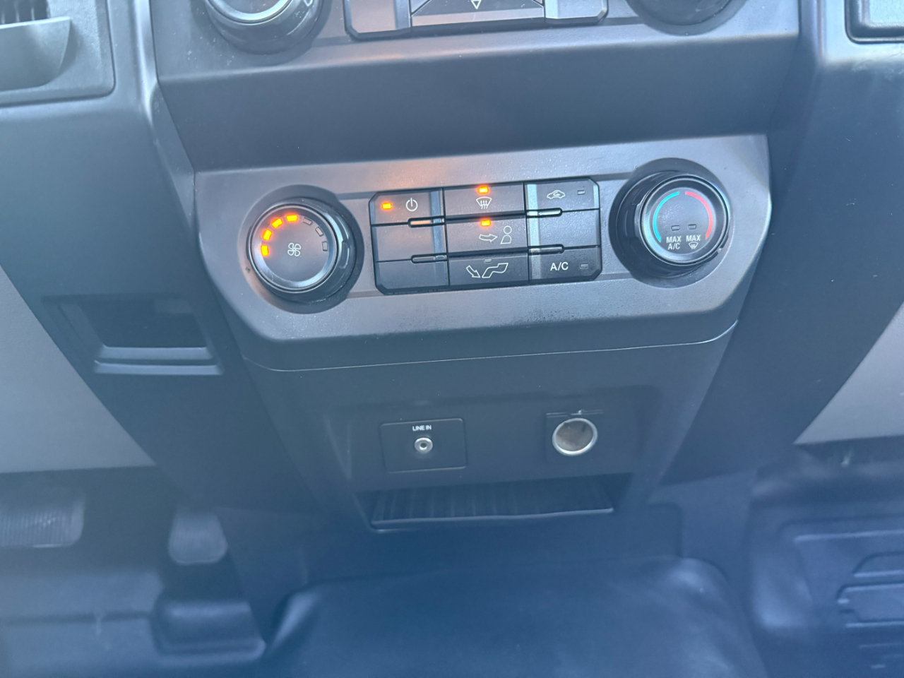 Ford F-150 XLT 2WD Reg Cab 8' Box 2019