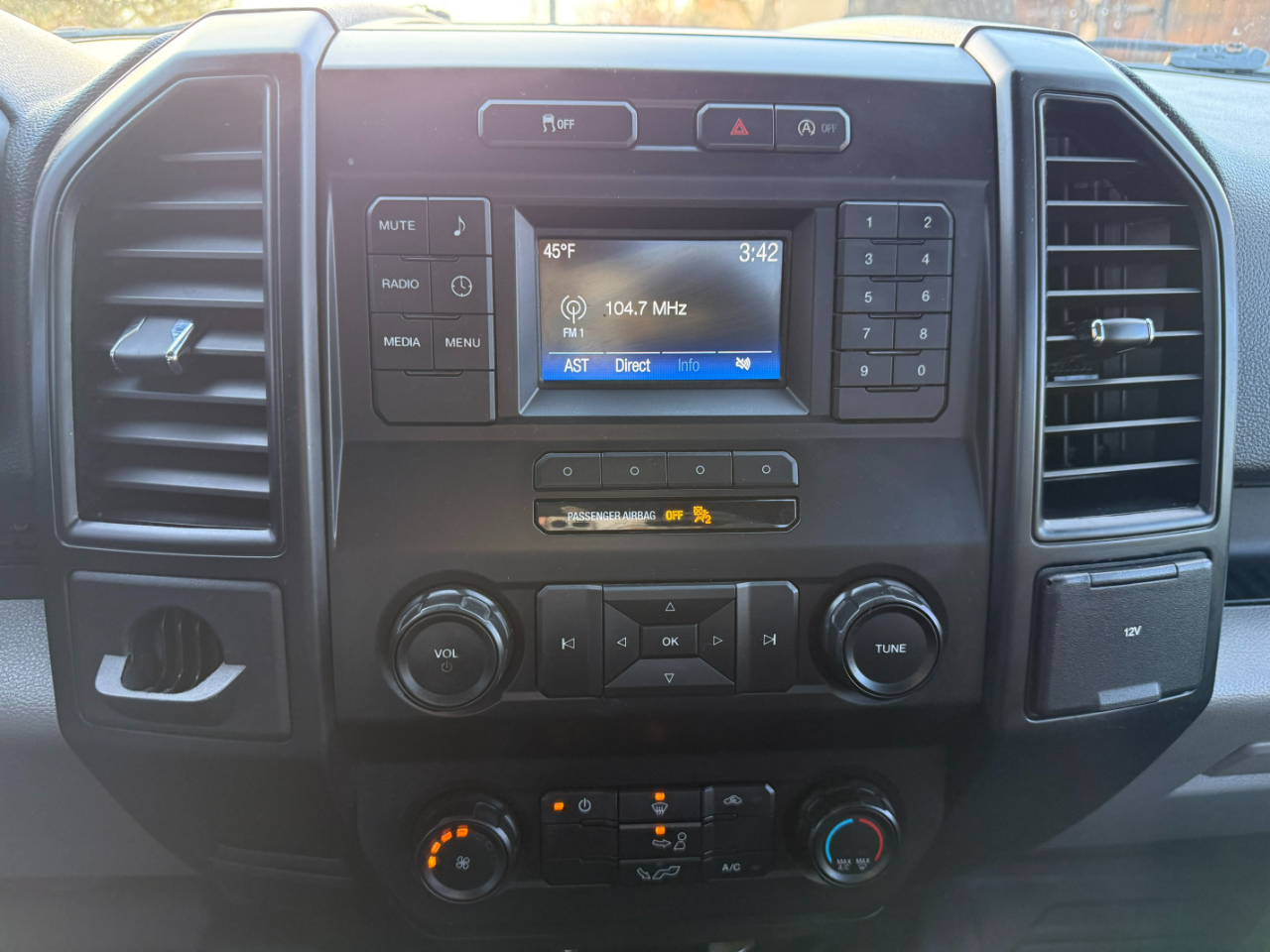 Ford F-150 XLT 2WD Reg Cab 8' Box 2019