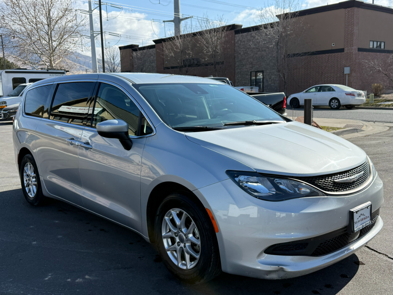 Chrysler Voyager LX FWD 2023