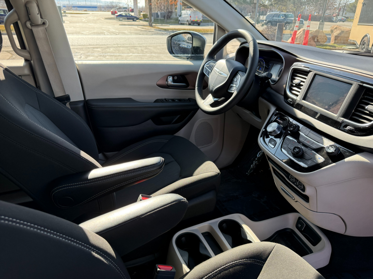 Chrysler Voyager LX FWD 2023