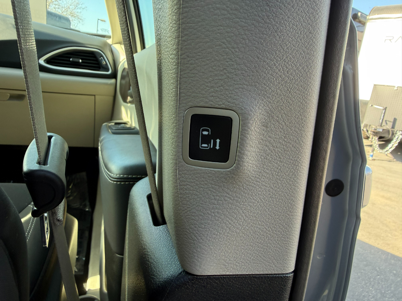 Chrysler Voyager LX FWD 2023