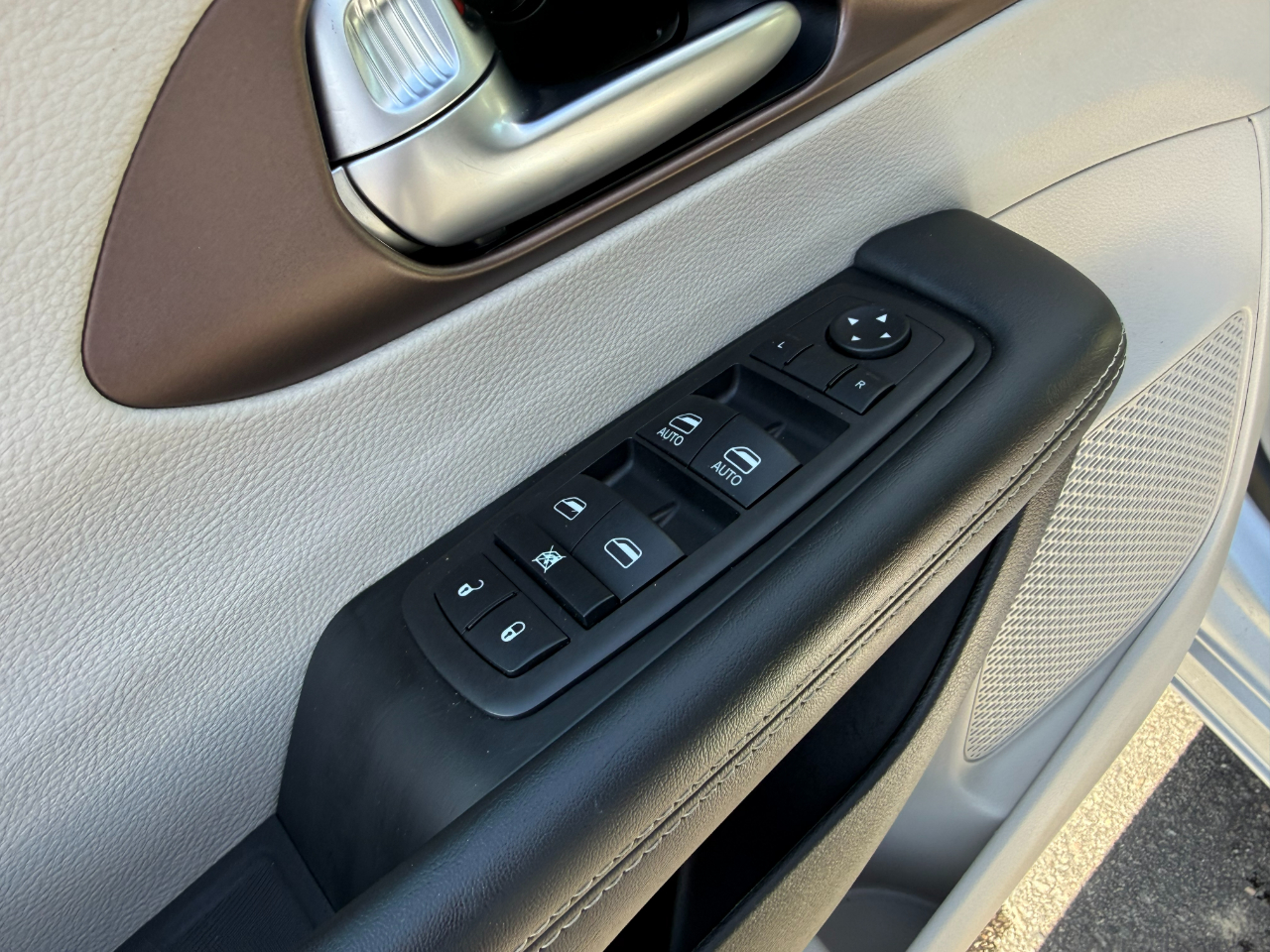 Chrysler Voyager LX FWD 2023