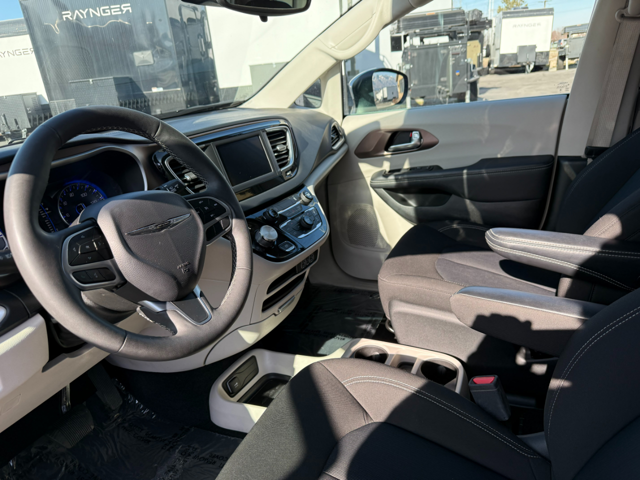 Chrysler Voyager LX FWD 2023