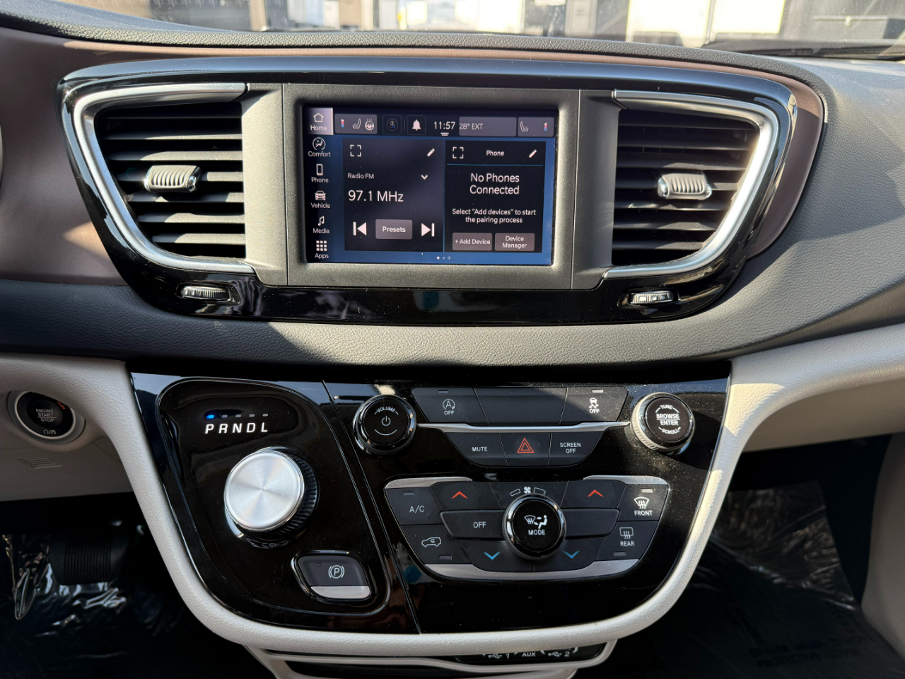 Chrysler Voyager LX FWD 2023