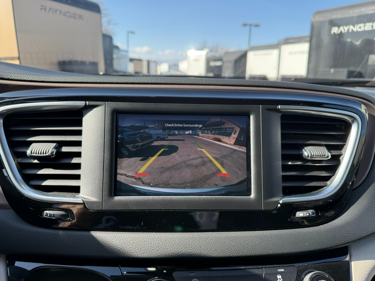 Chrysler Voyager LX FWD 2023