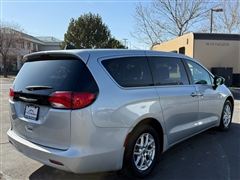 2023 Chrysler Voyager 