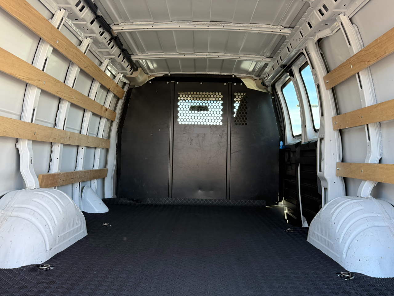 Chevrolet Express Cargo Van RWD 2500 135" 2024