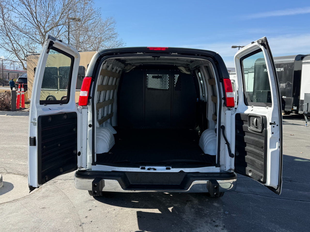 Chevrolet Express Cargo Van RWD 2500 135" 2024