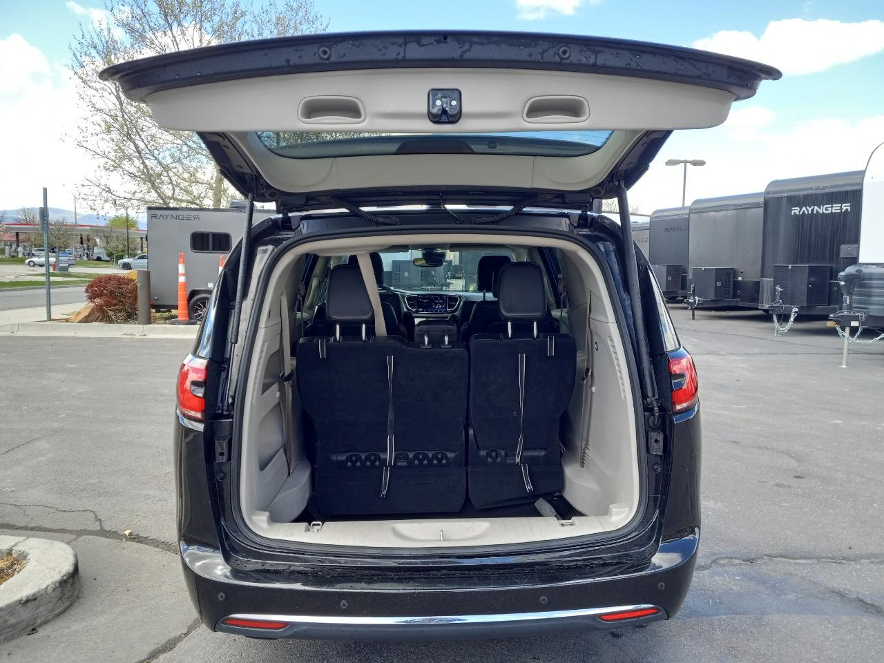 Chrysler Pacifica Touring L FWD 2023