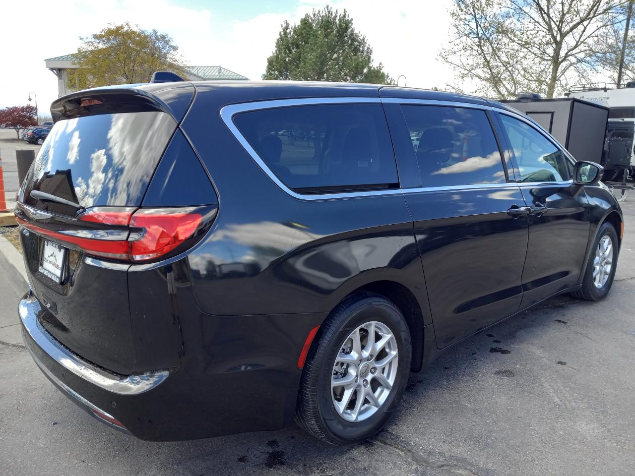 Chrysler Pacifica Touring L FWD 2023