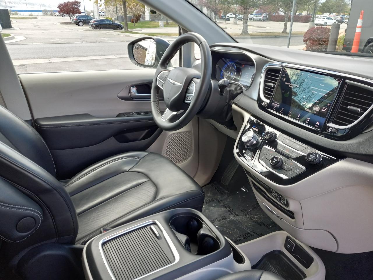 Chrysler Pacifica Touring L FWD 2023