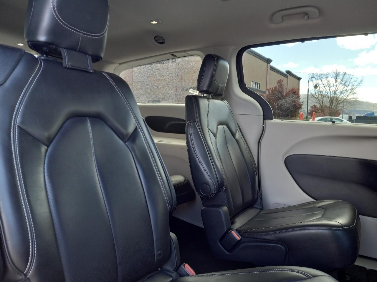 Chrysler Pacifica Touring L FWD 2023
