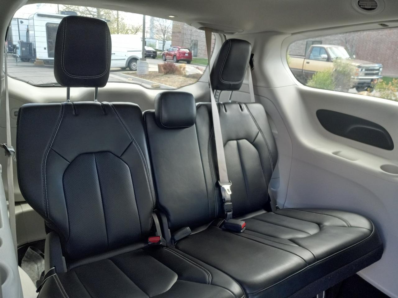 Chrysler Pacifica Touring L FWD 2023