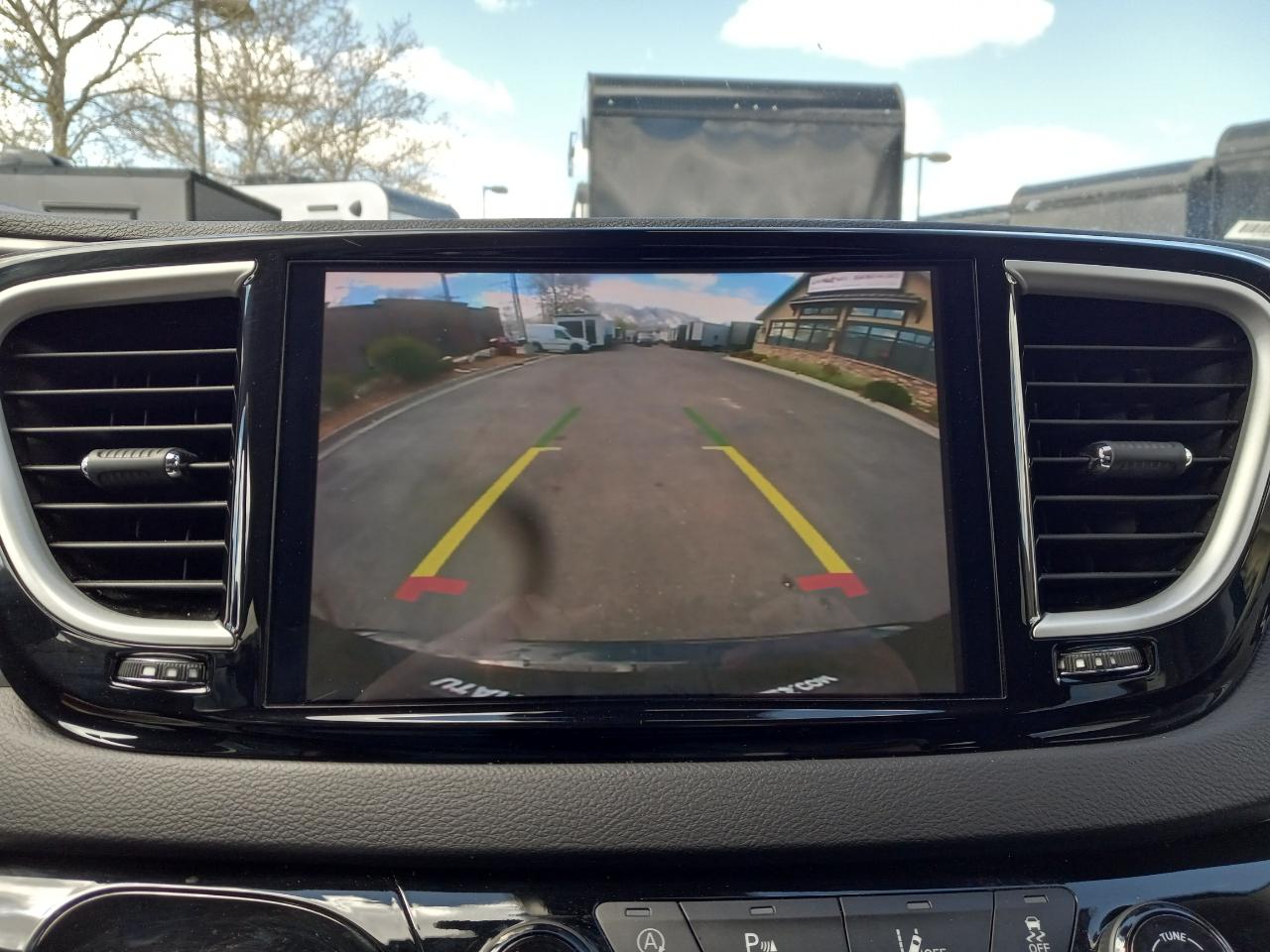 Chrysler Pacifica Touring L FWD 2023