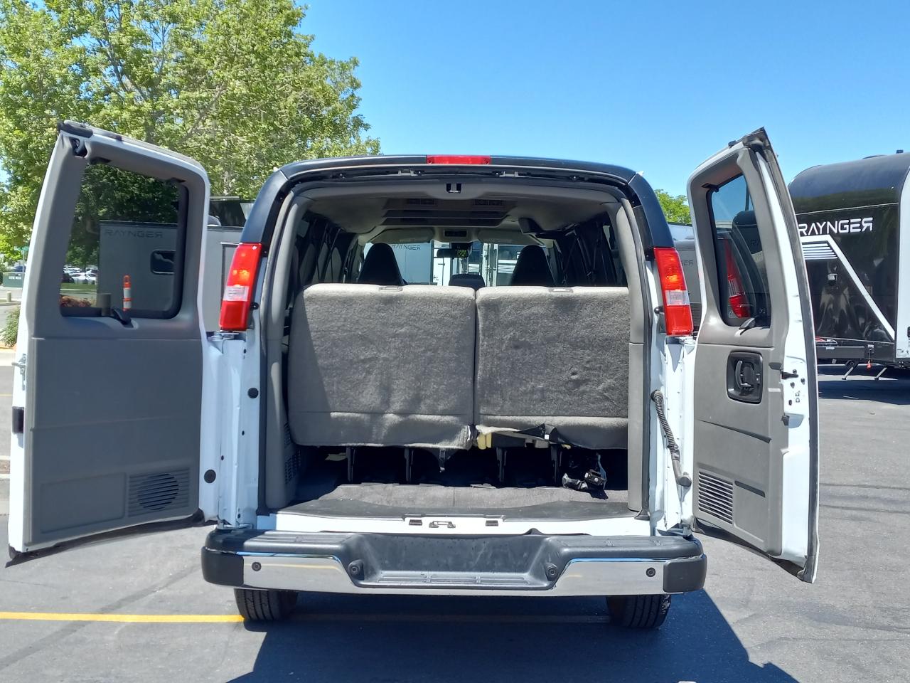 GMC Savana Passenger RWD 3500 155" LT 2025