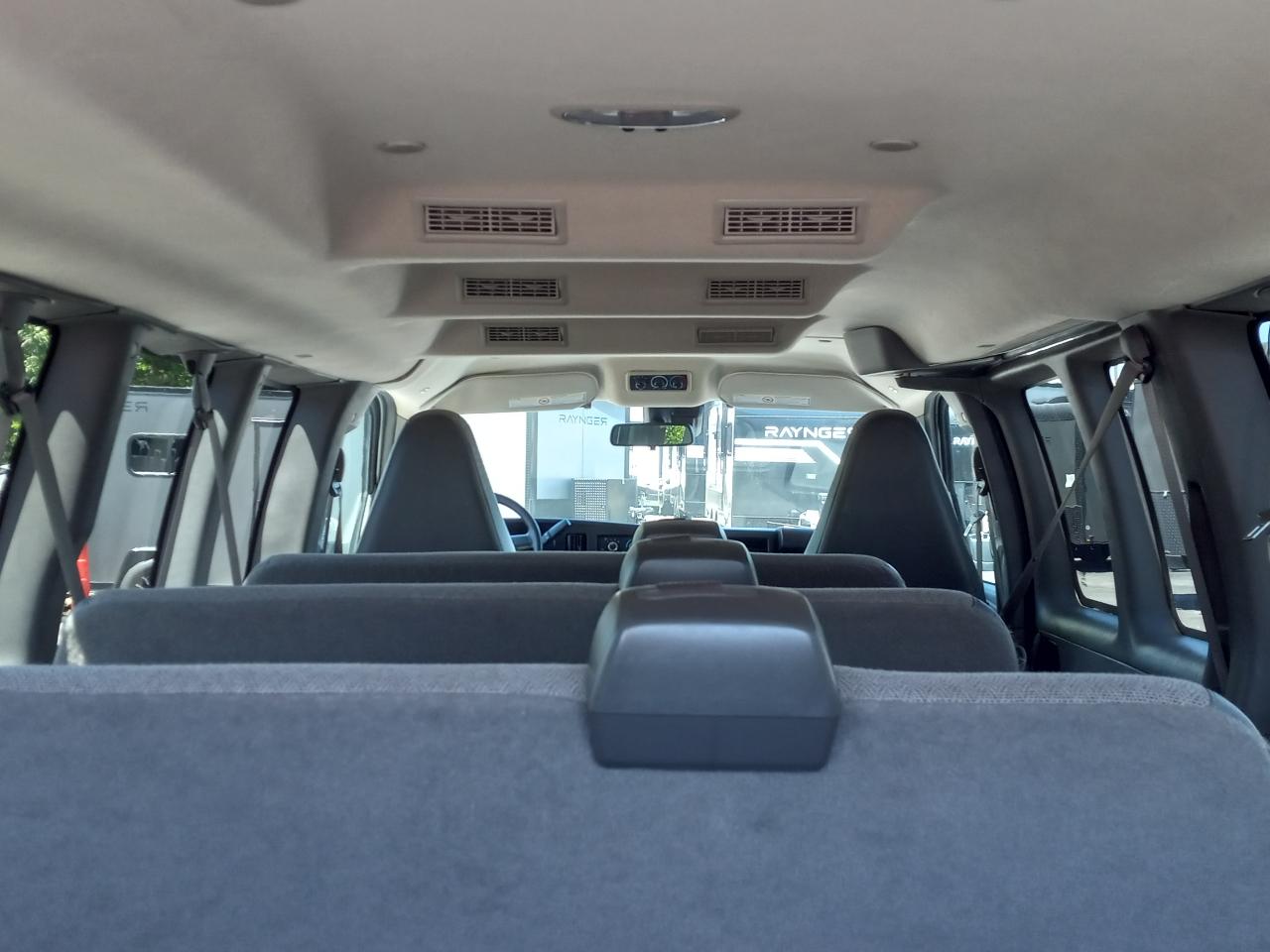 GMC Savana Passenger RWD 3500 155" LT 2025