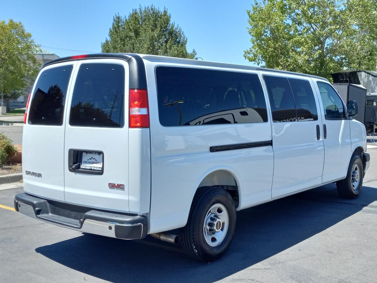 GMC Savana Passenger RWD 3500 155" LT 2025