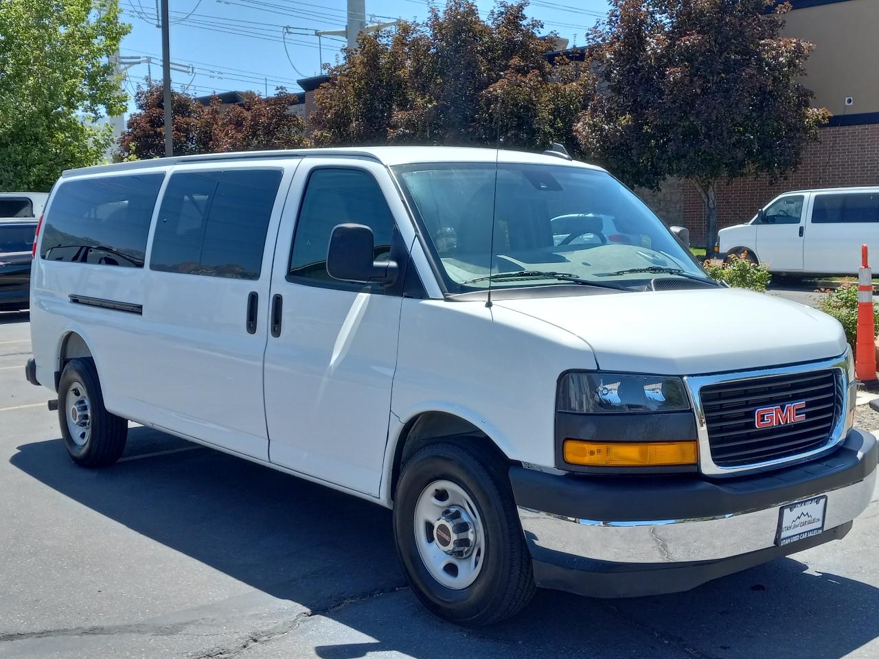 GMC Savana Passenger RWD 3500 155" LT 2025