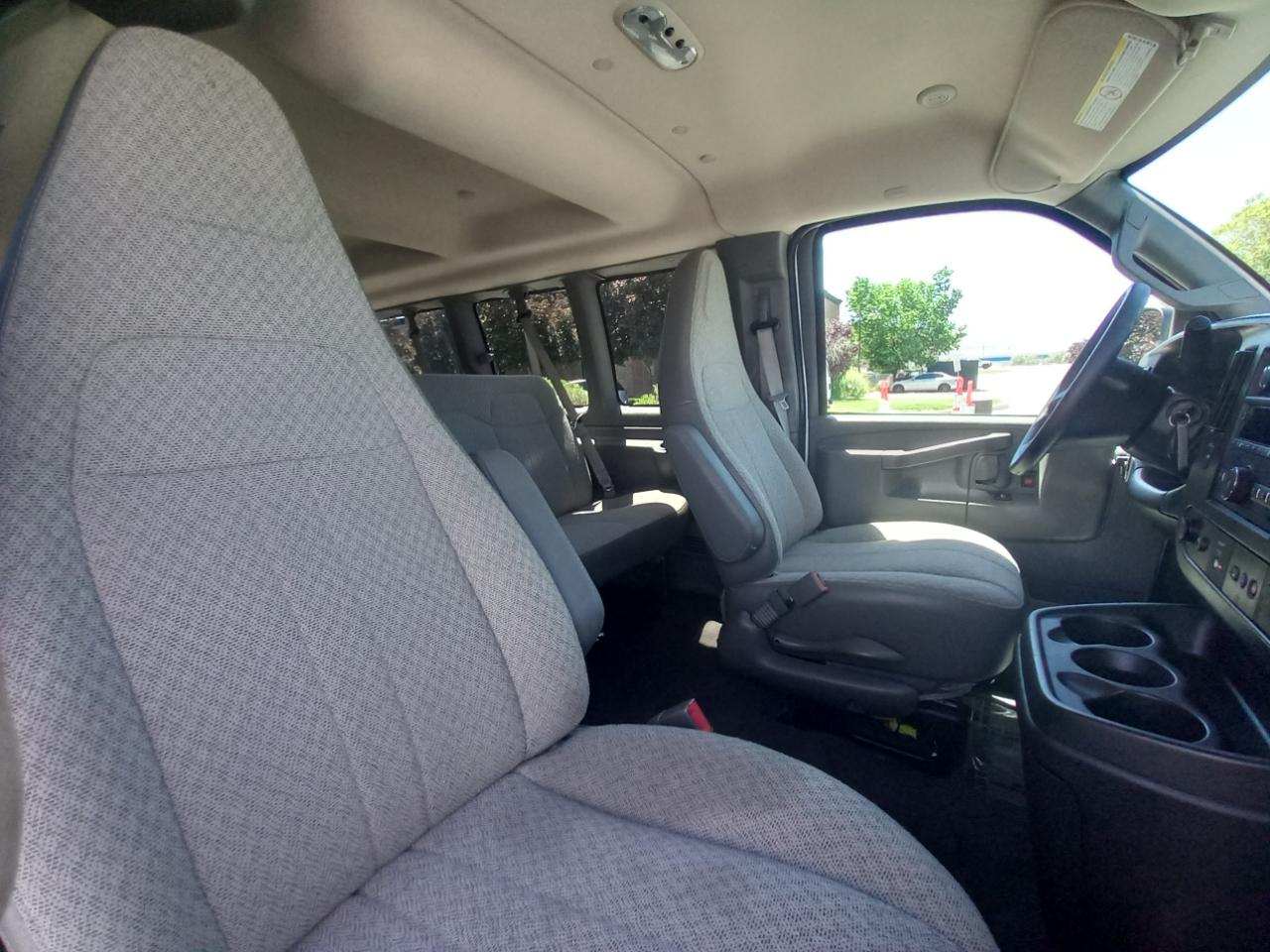 GMC Savana Passenger RWD 3500 155" LT 2025