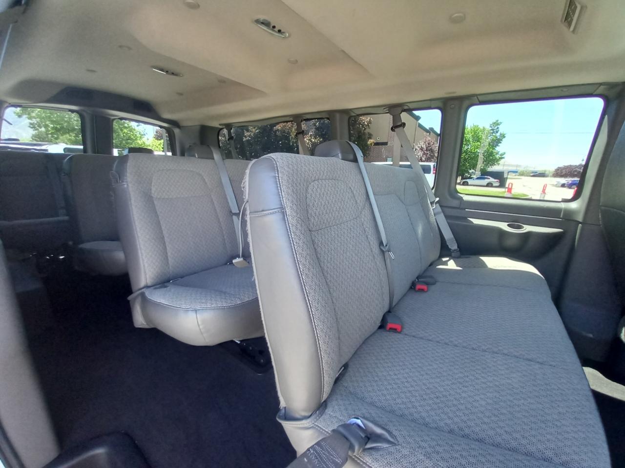 GMC Savana Passenger RWD 3500 155" LT 2025