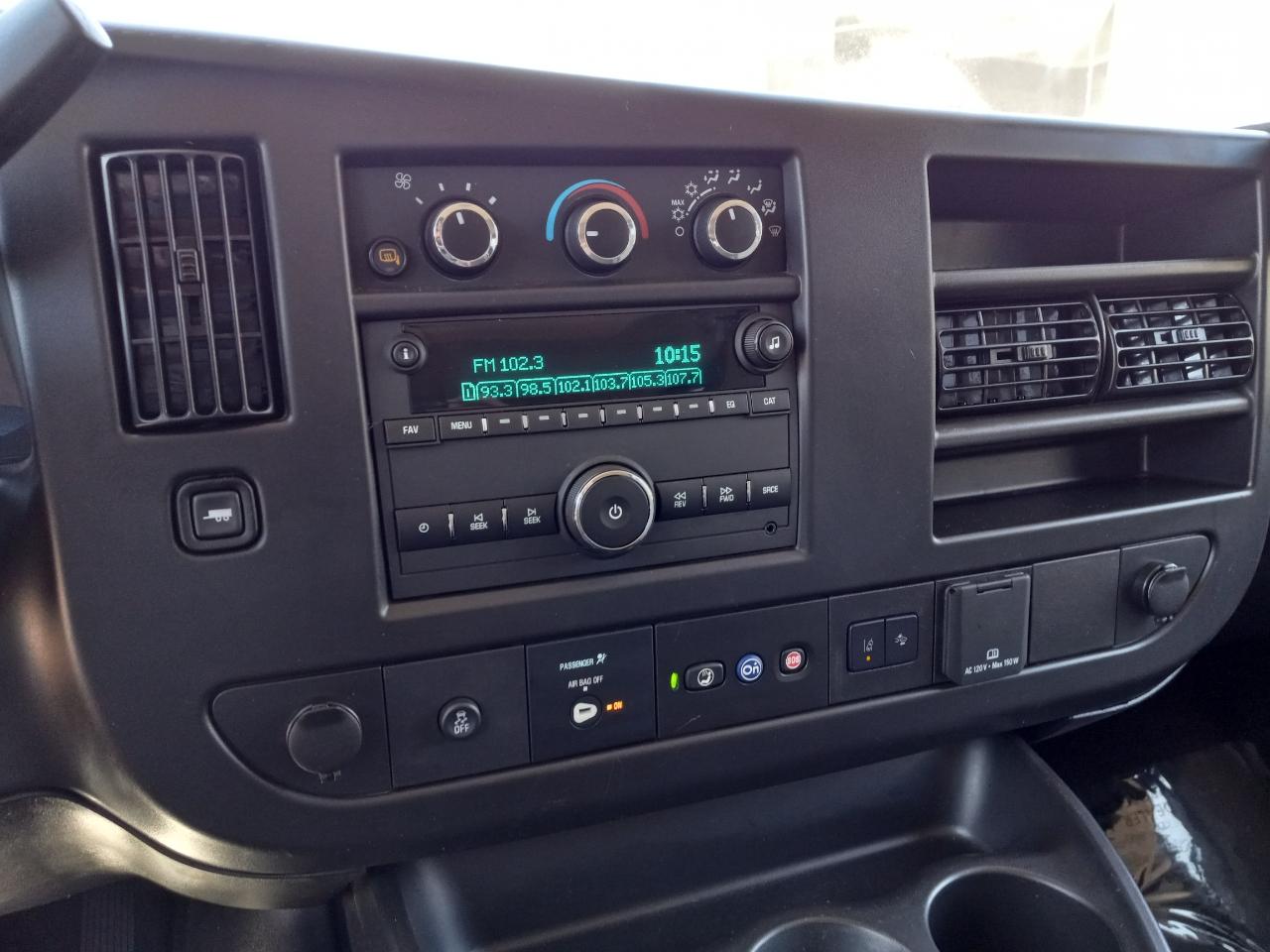 GMC Savana Passenger RWD 3500 155" LT 2025