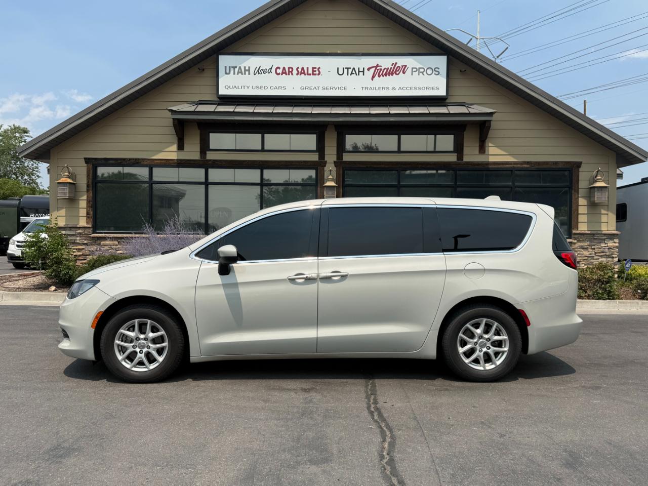 Chrysler Pacifica LX FWD 2019