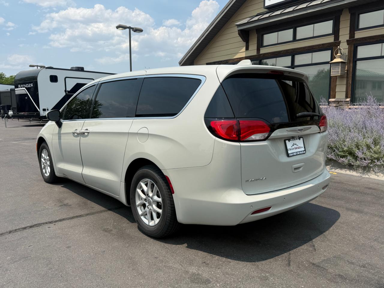 Chrysler Pacifica LX FWD 2019