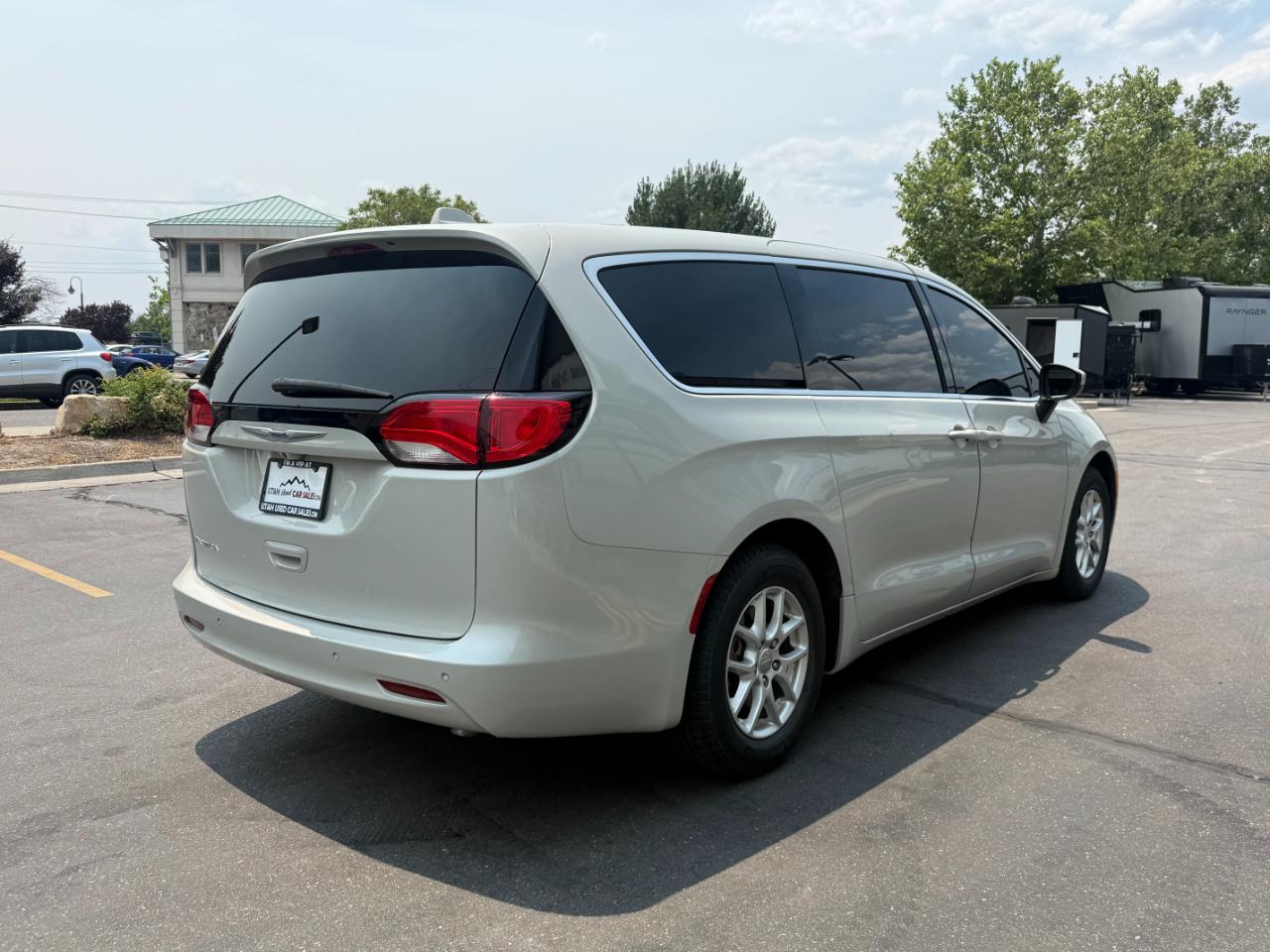 Chrysler Pacifica LX FWD 2019