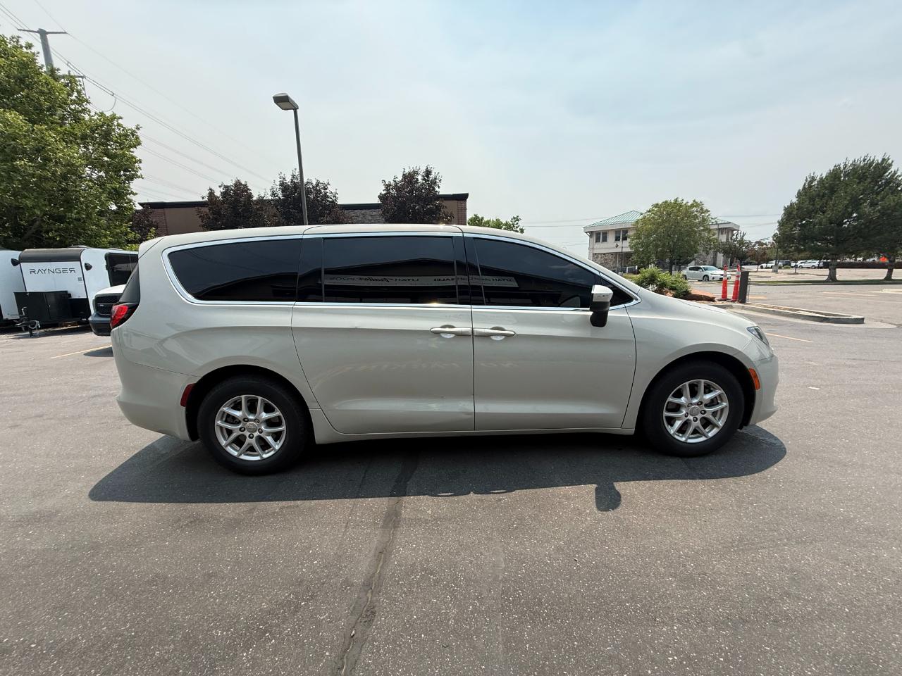 Chrysler Pacifica LX FWD 2019
