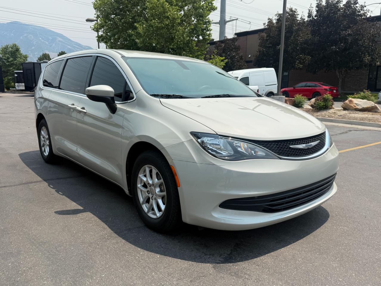 Chrysler Pacifica LX FWD 2019